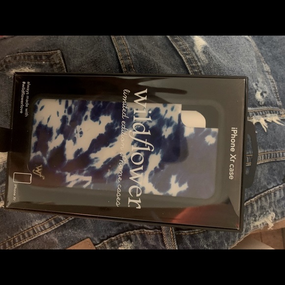 WILDFLOWER CASES BLUE TIE DYE COVER - Picture 2 of 2